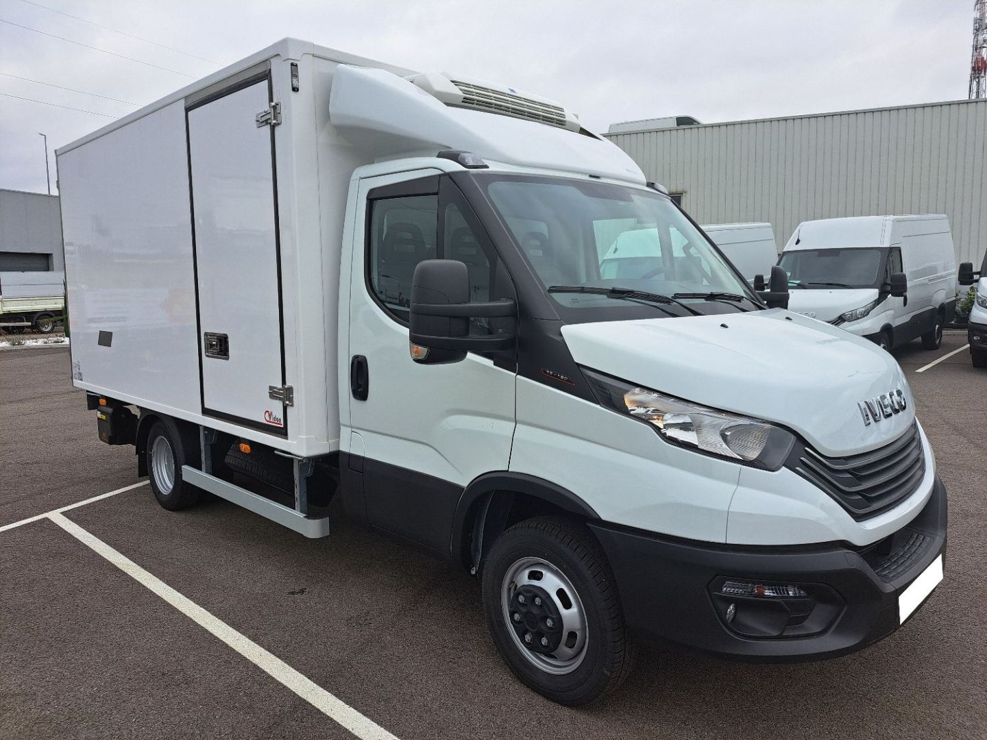 IVECO DAILY FRIGORIFIQUE - 35C18 180CV 3L CAISSE HAYON 14.8M3 (2024)