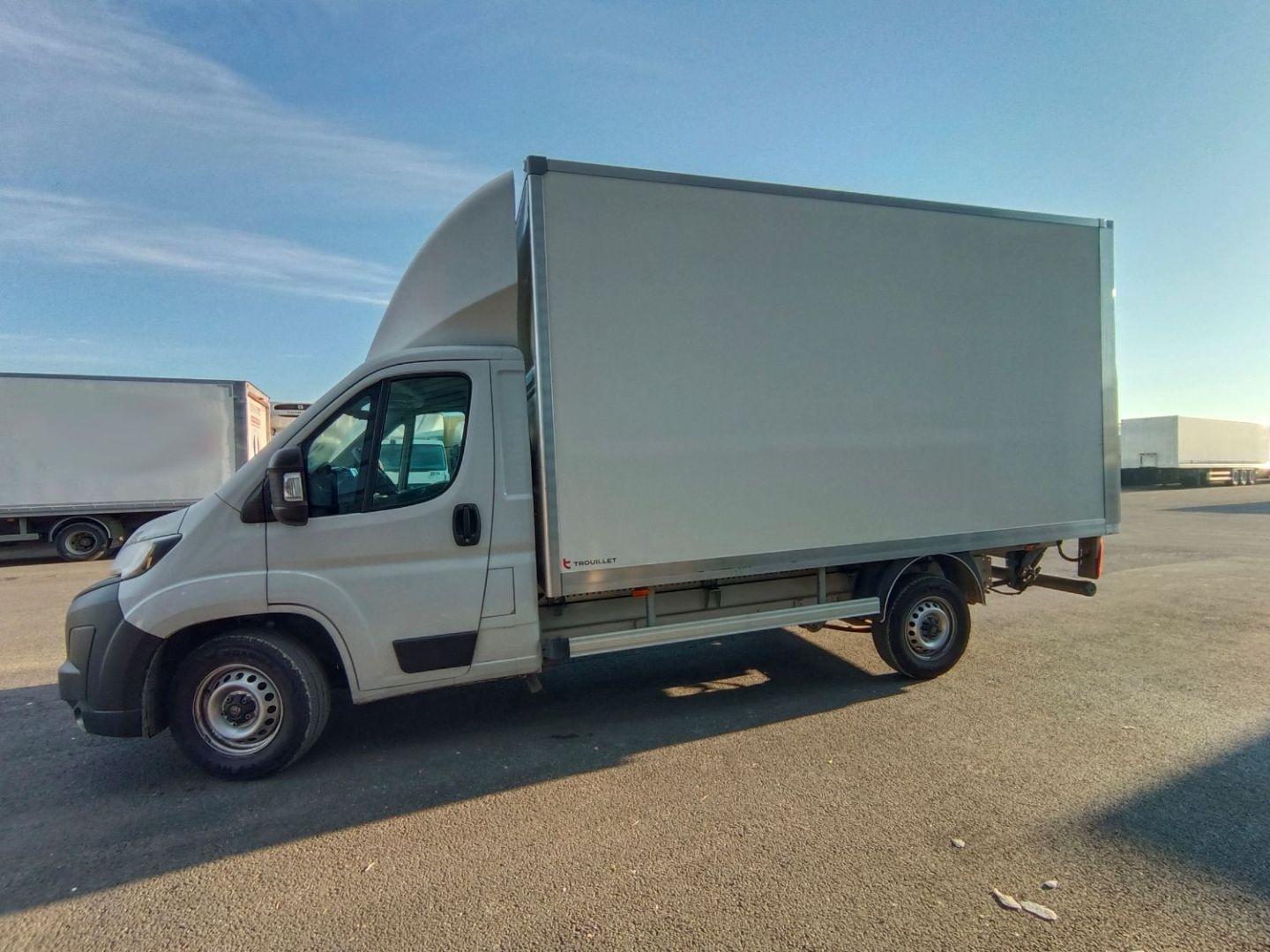 PEUGEOT BOXER CAISSE - 140CV DIESEL 20M3 (2026)