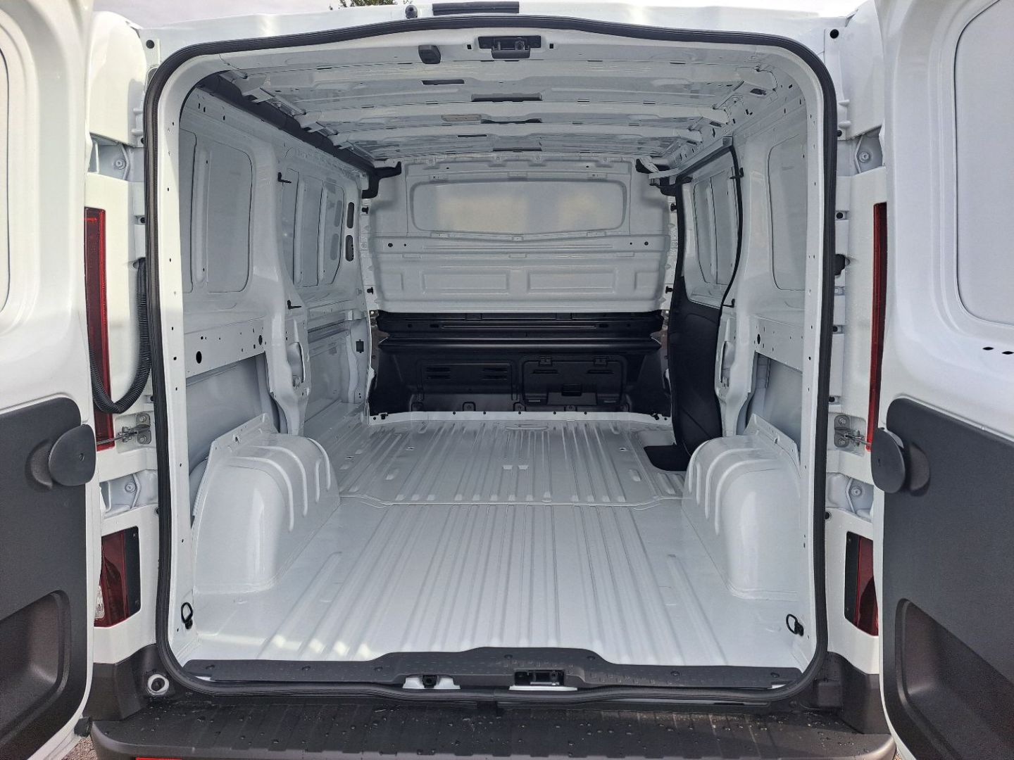 RENAULT TRAFIC FOURGON - L1H1 3T BLUE DCI 150 GSR2 RED EDITION PLUS