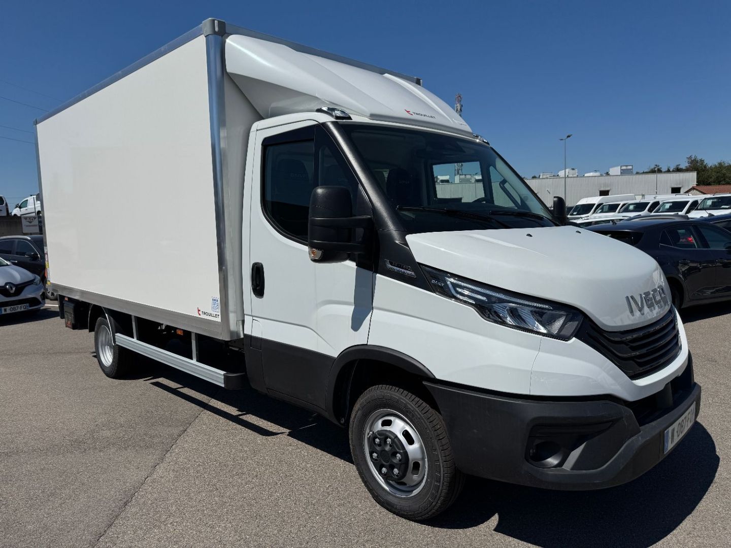 IVECO DAILY CAISSE - 35C16 A8 160CV 3L HAYON MOINS DE 3M DE HAUT (2025)