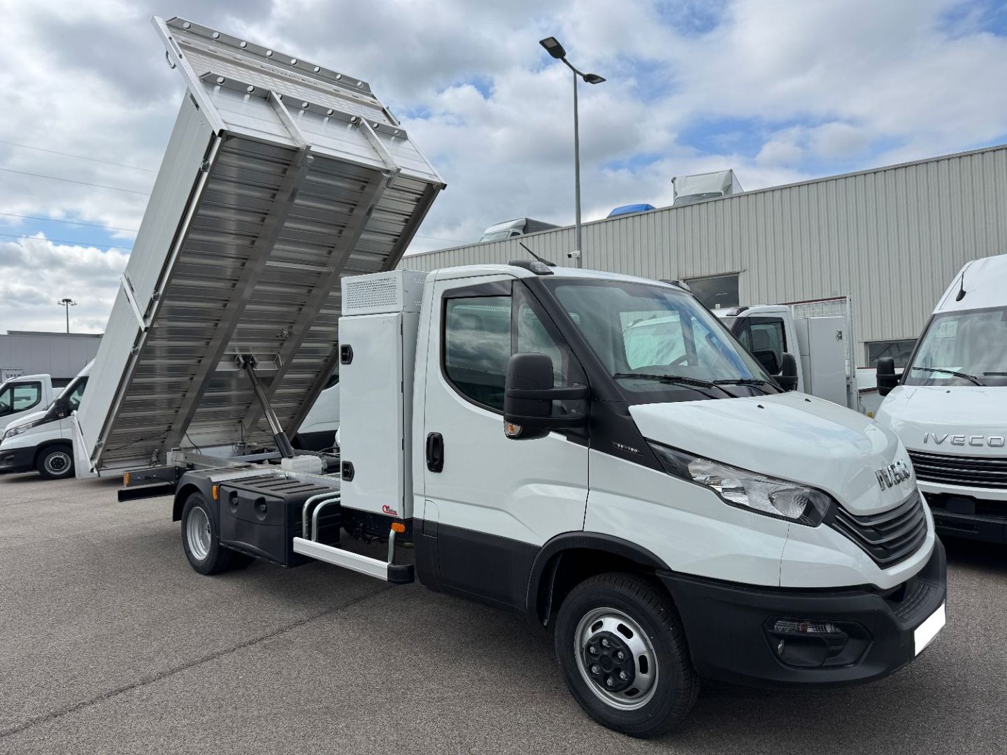 IVECO DAILY - 35C16 PLATEAU BENNE (2024)