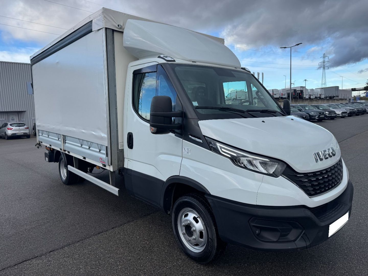 IVECO DAILY CAISSE - 35C18 A8 180CV 3L (2020)