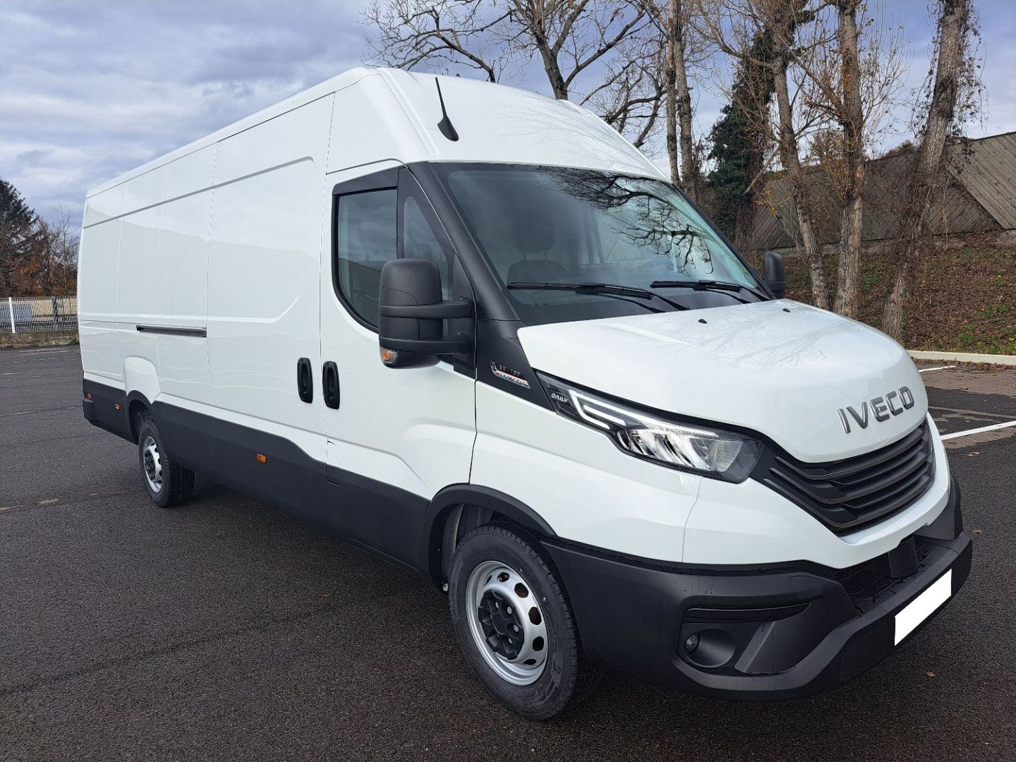 IVECO DAILY FOURGON - 35S18 A8 180CV 3L L4H2 16M3 (2026)