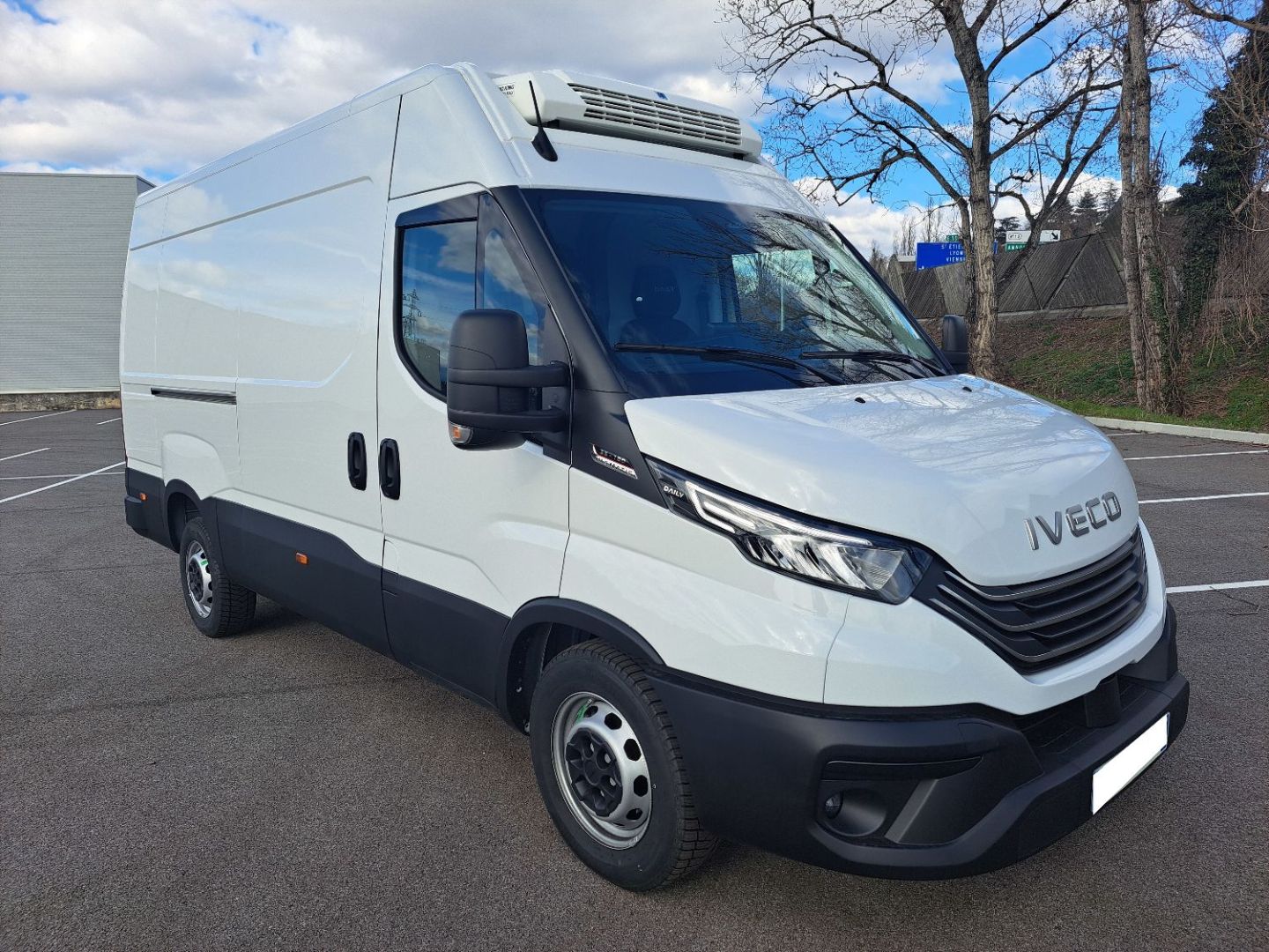 IVECO DAILY FRIGORIFIQUE - 35S18 A8 180CV 3L FOURGON L3H2 8.7M3 (2024)