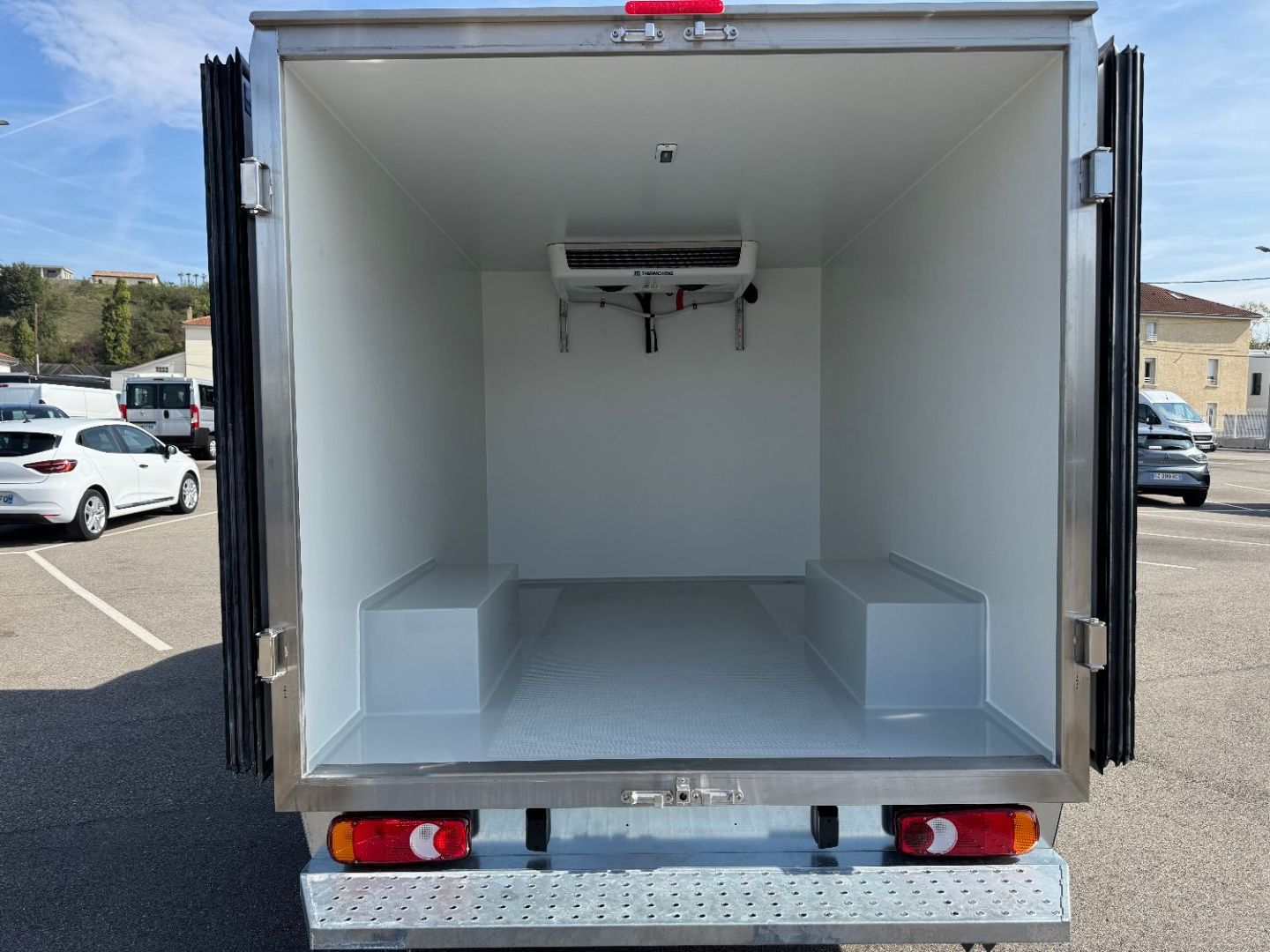 RENAULT TRAFIC FRIGORIFIQUE - 150CV PLANCHER CABINE 8.4M3 (2026)