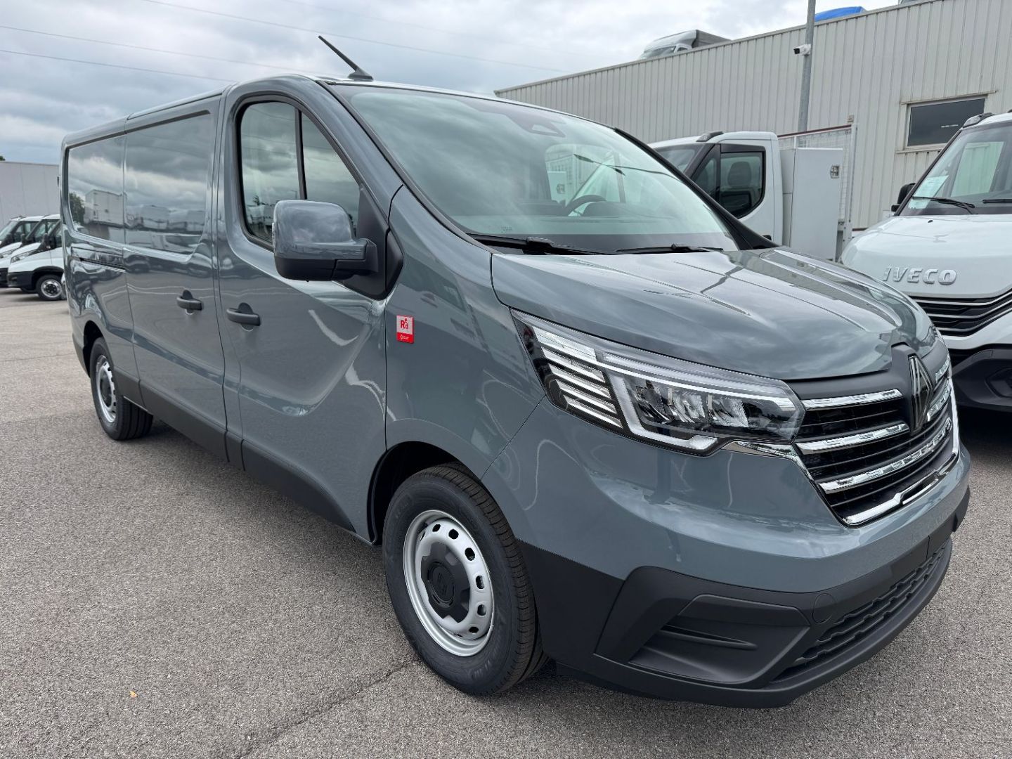 RENAULT TRAFIC FOURGON - L2H1 3T BLUE DCI 150 BVA9 GSR2 RED EDITION (2025)