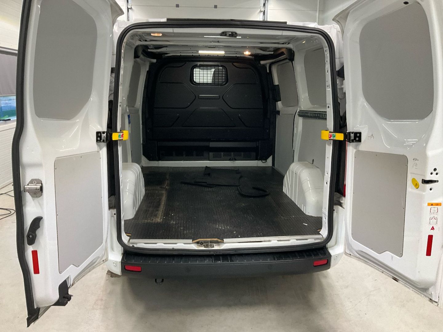 FORD TRANSIT CUSTOM FOURGON - 300 L1H1 2.0 TDCI 130 TREND BVA