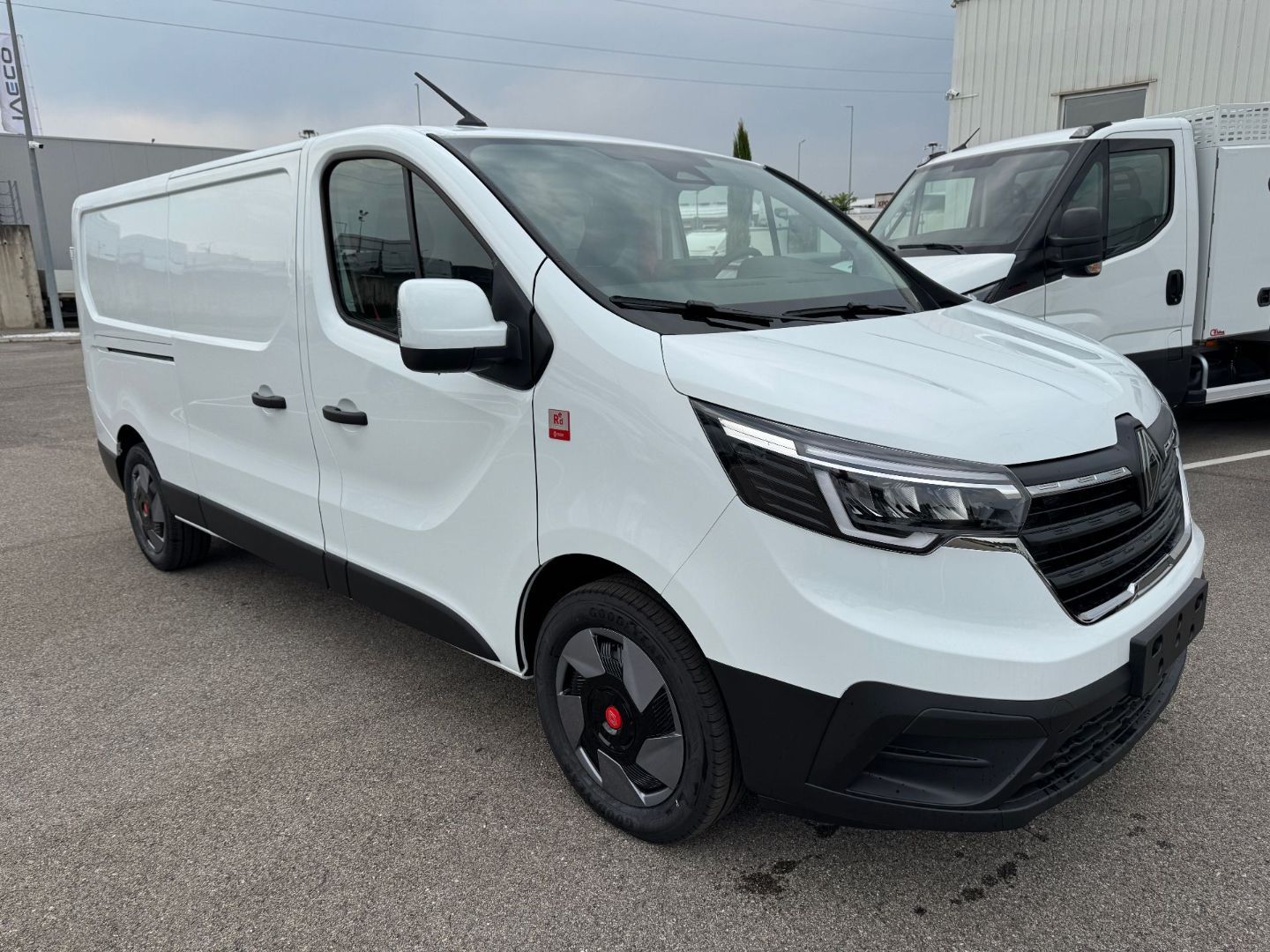 RENAULT TRAFIC FOURGON - L2H1 3T DCI 150 AUTO RED