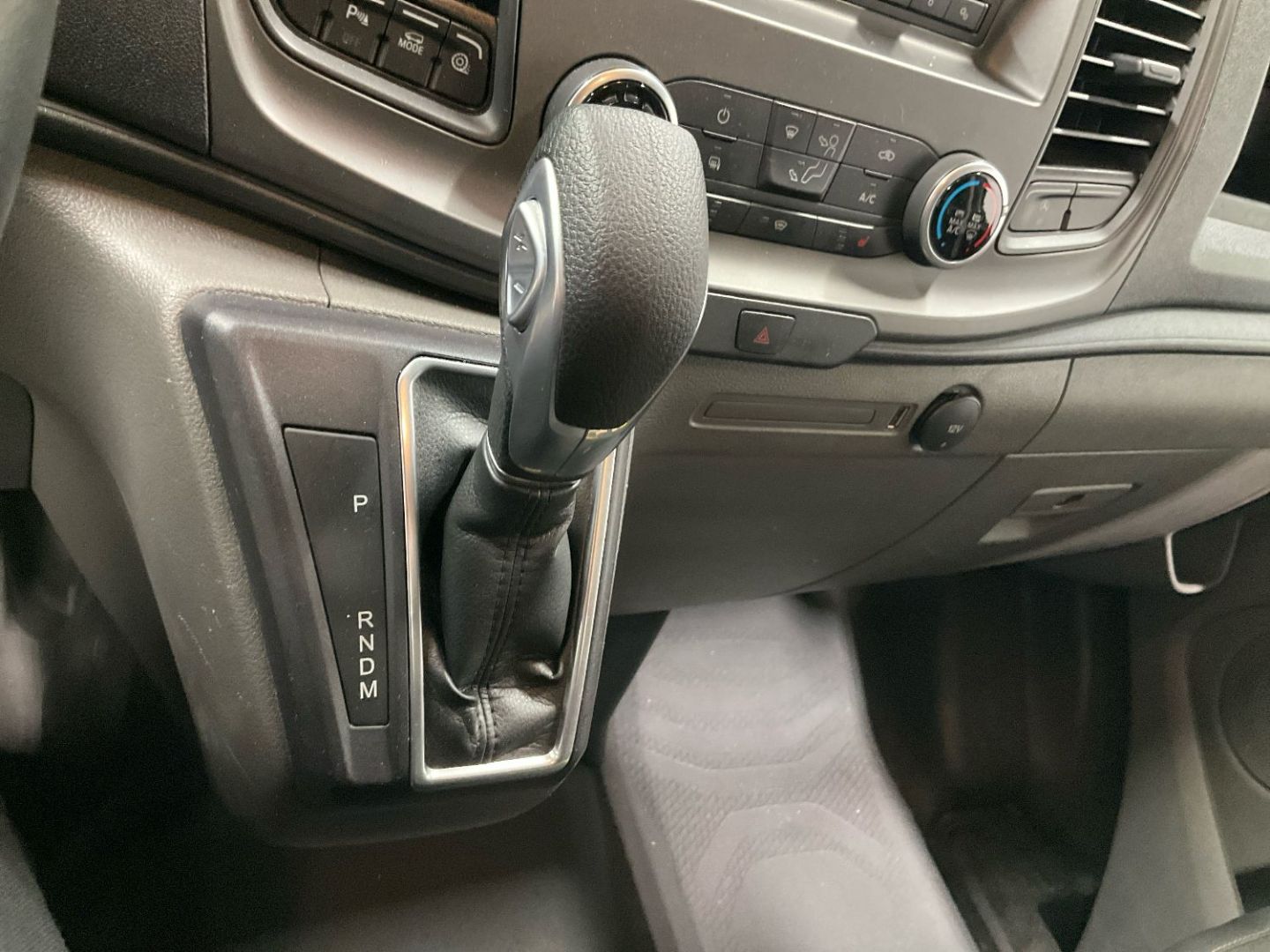 FORD TRANSIT CUSTOM FOURGON - 300 L1H1 2.0 TDCI 130 TREND BVA