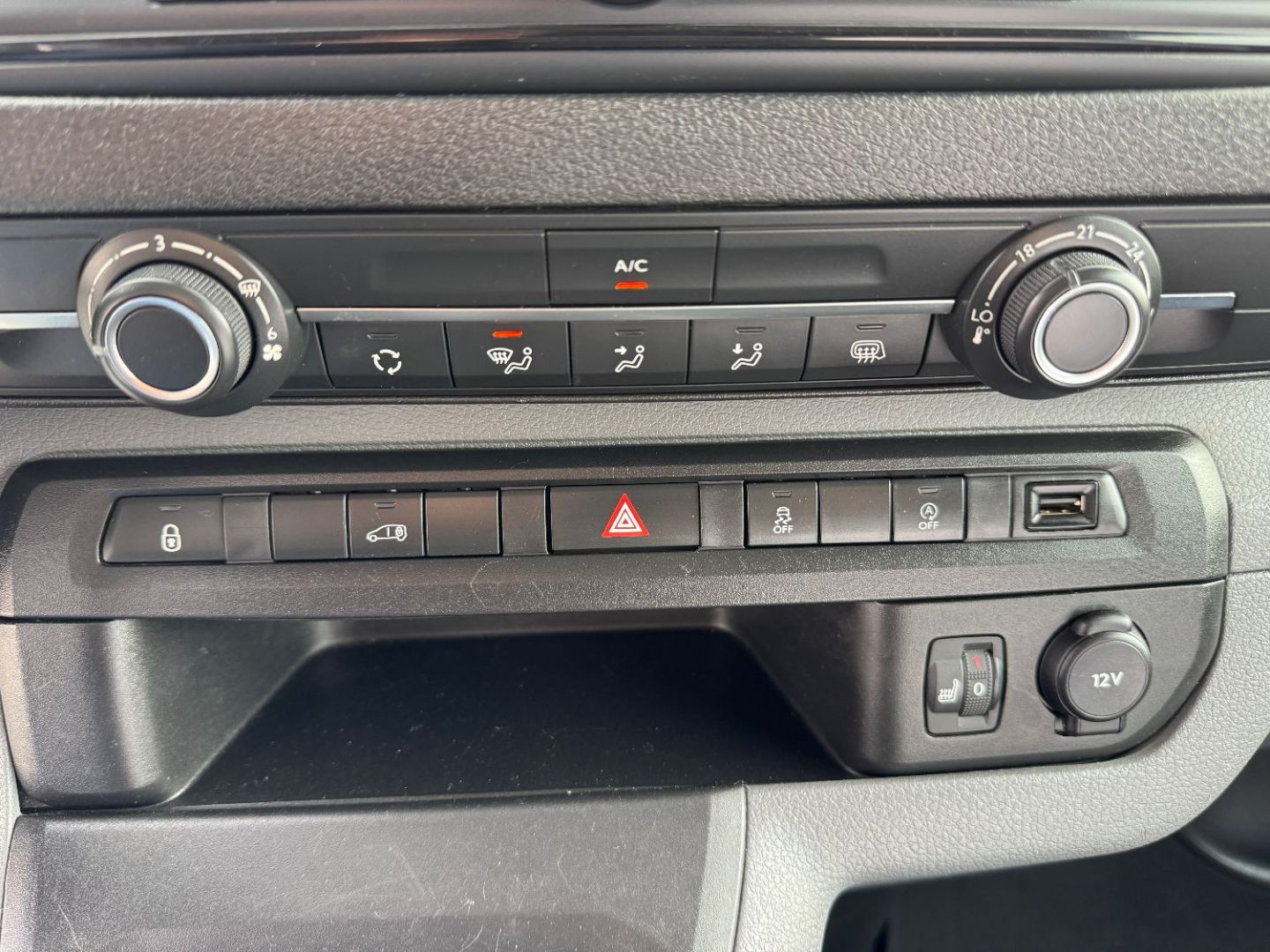PEUGEOT EXPERT FOURGON - STANDARD 1.6 BLUEHDI 115 PREMIUM