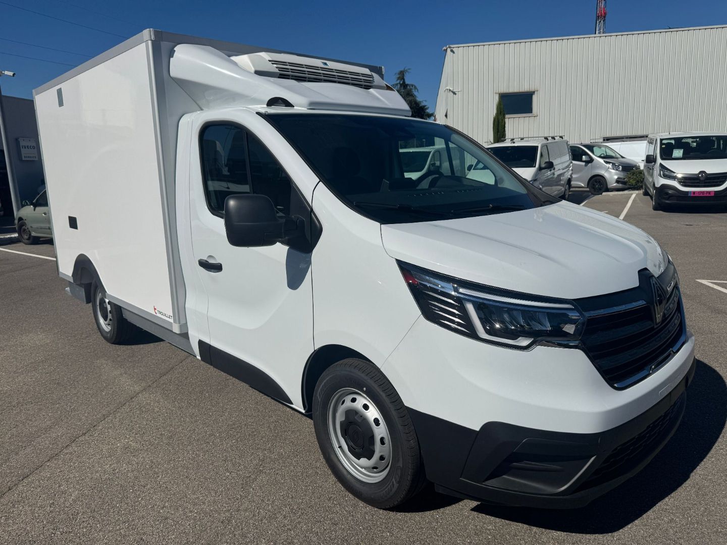 RENAULT TRAFIC FRIGORIFIQUE 150CV PLANCHER CABINE 8.4M3
