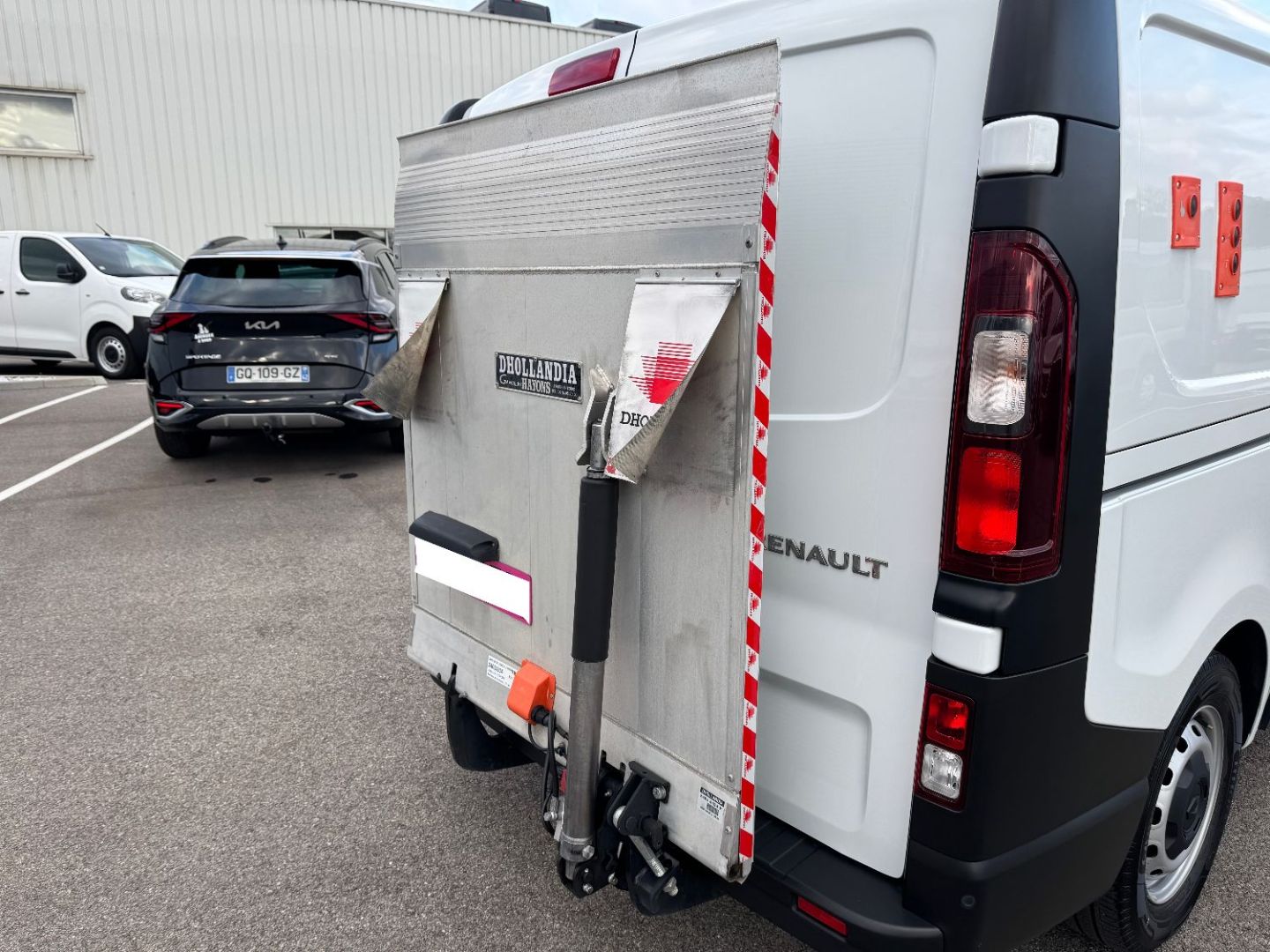 RENAULT TRAFIC FOURGON - L1H1 2.0 BLUE DCI 150 EDC 3PL HAYON