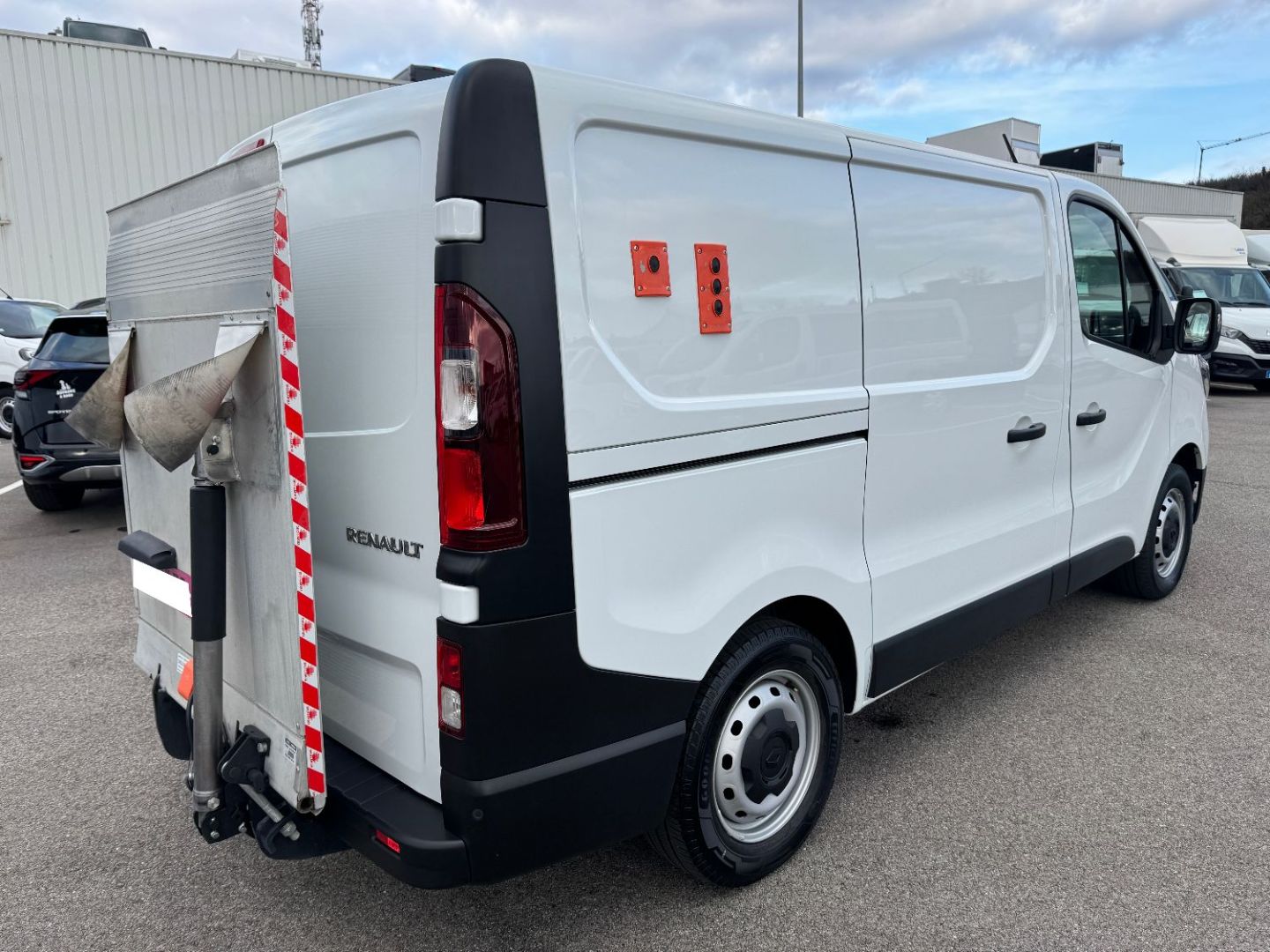 RENAULT TRAFIC FOURGON - L1H1 2.0 BLUE DCI 150 EDC 3PL HAYON