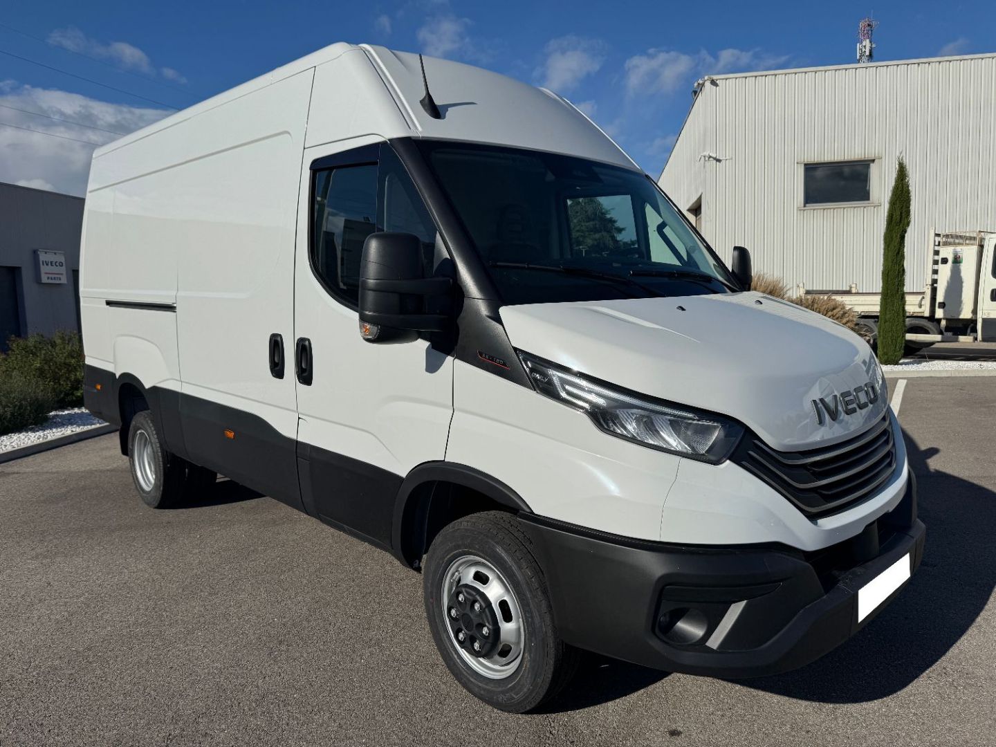 IVECO DAILY FOURGON - 35C18 180CV 3L L3H2 12M3