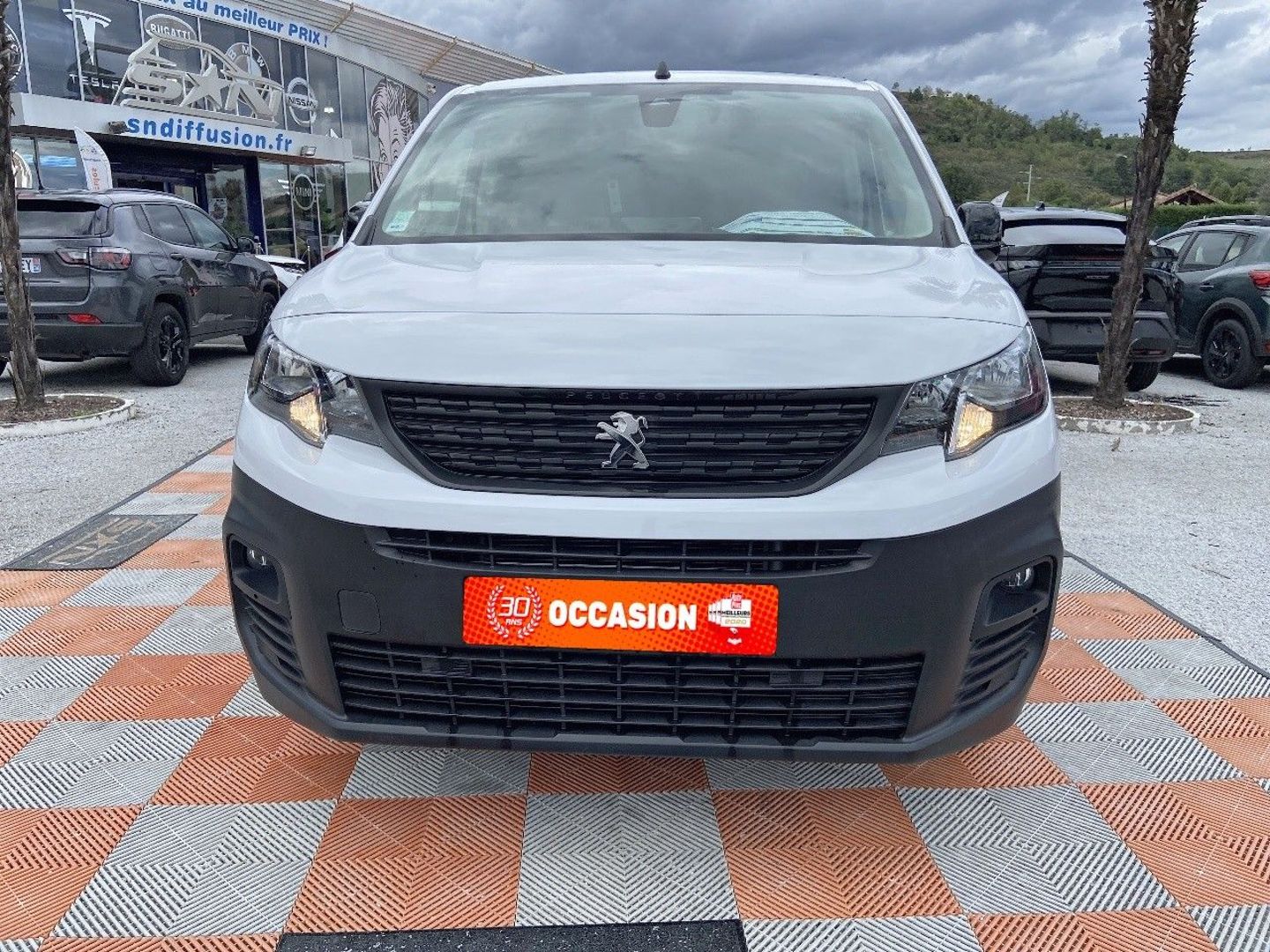 PEUGEOT PARTNER FOURGON - BlueHDi 130 EAT8 3 PL GPS Caméra Attelage