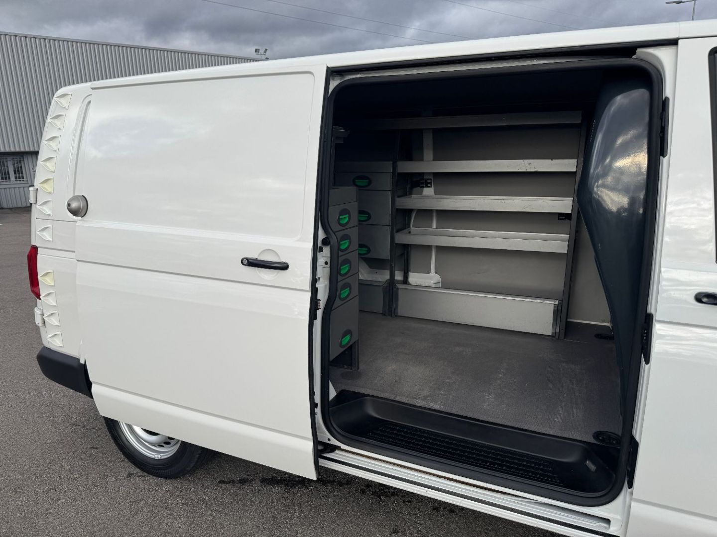 VOLKSWAGEN TRANSPORTER FOURGON - L2H1 2.0 TDI 150