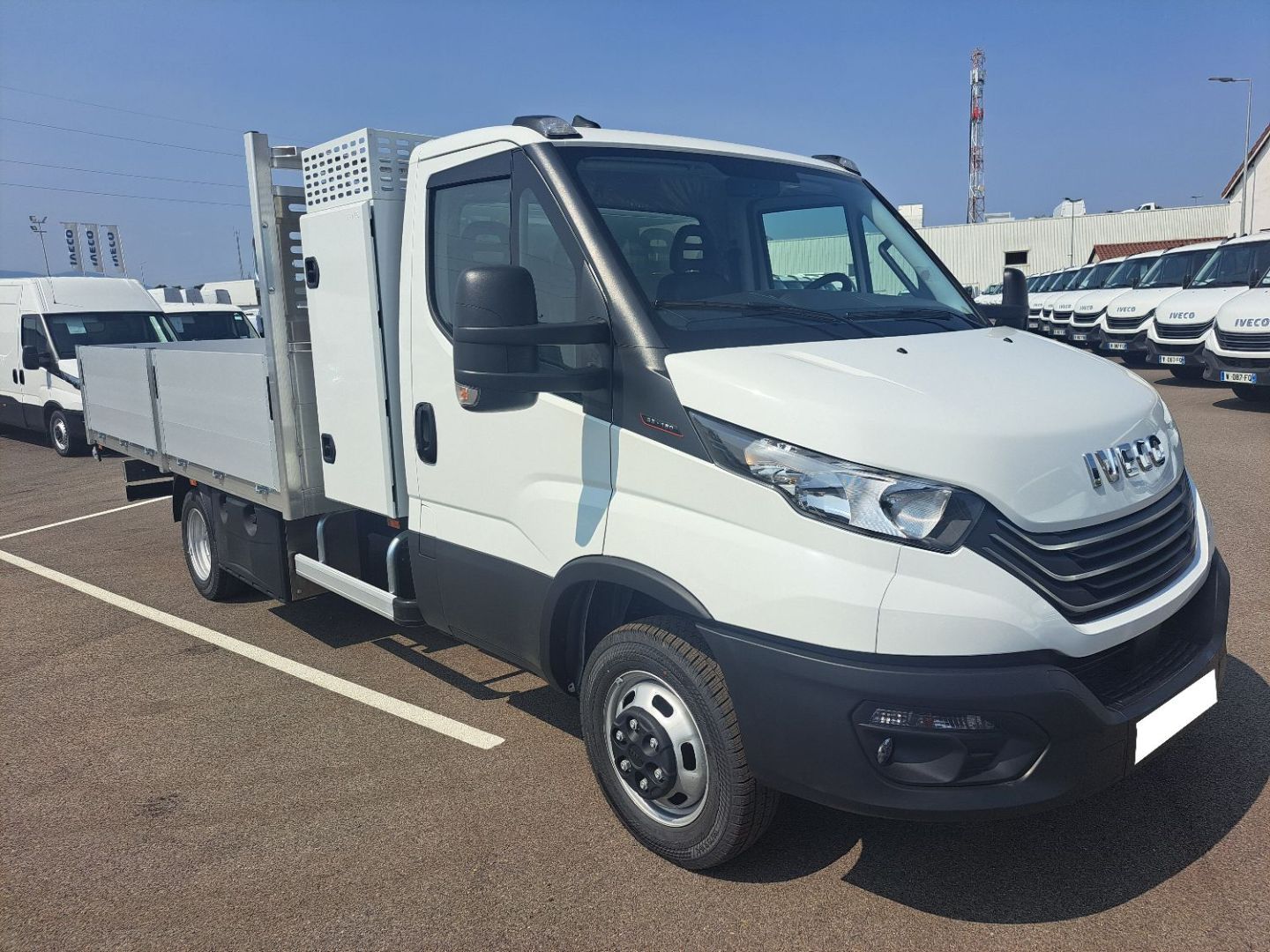 IVECO DAILY 35C18 PLATEAU COFFRE FACADIER