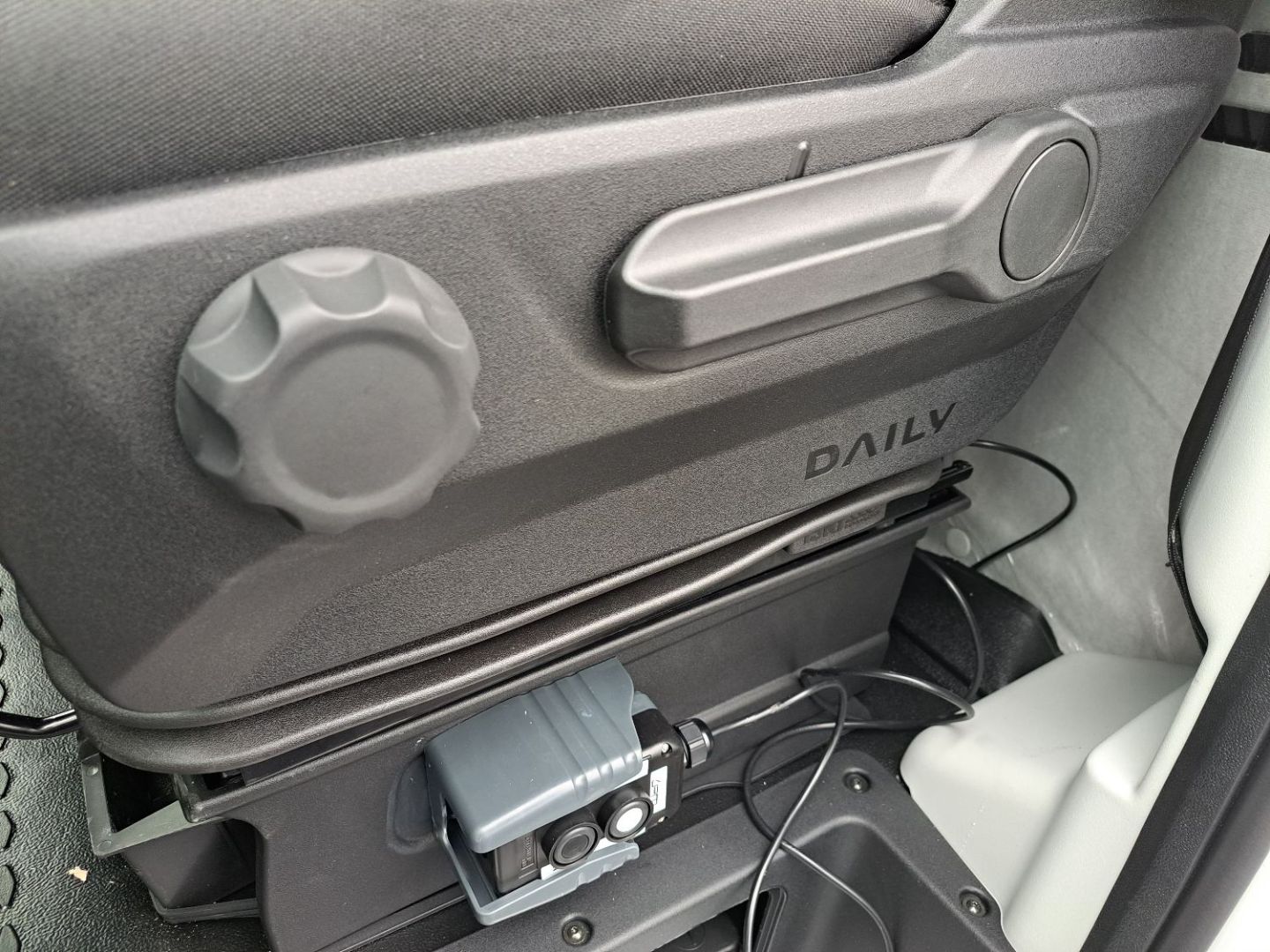 IVECO DAILY BENNE - 35C18 180CV 3L COFFRE REHAUSSES LATERALE